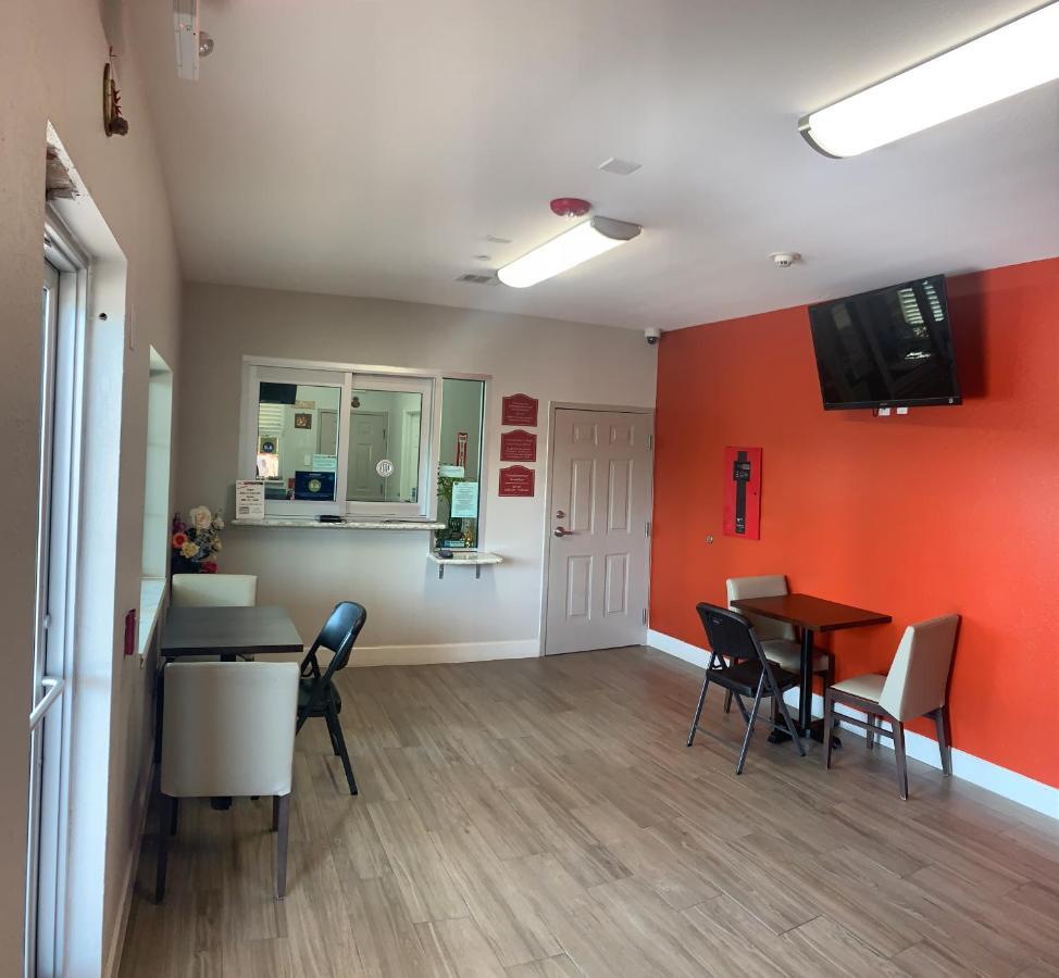 Scottish Inn & Suites - Iah Airport Хъмбъл Екстериор снимка