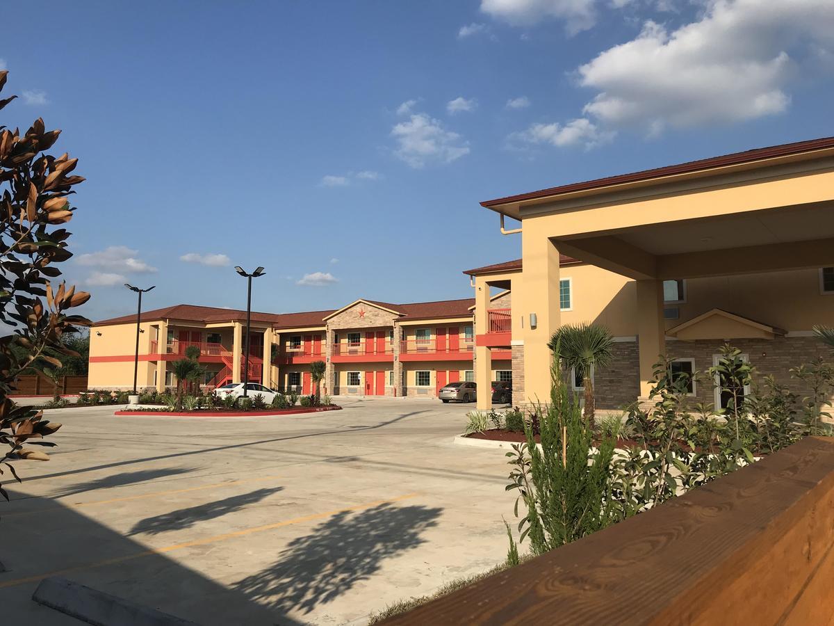 Scottish Inn & Suites - Iah Airport Хъмбъл Екстериор снимка