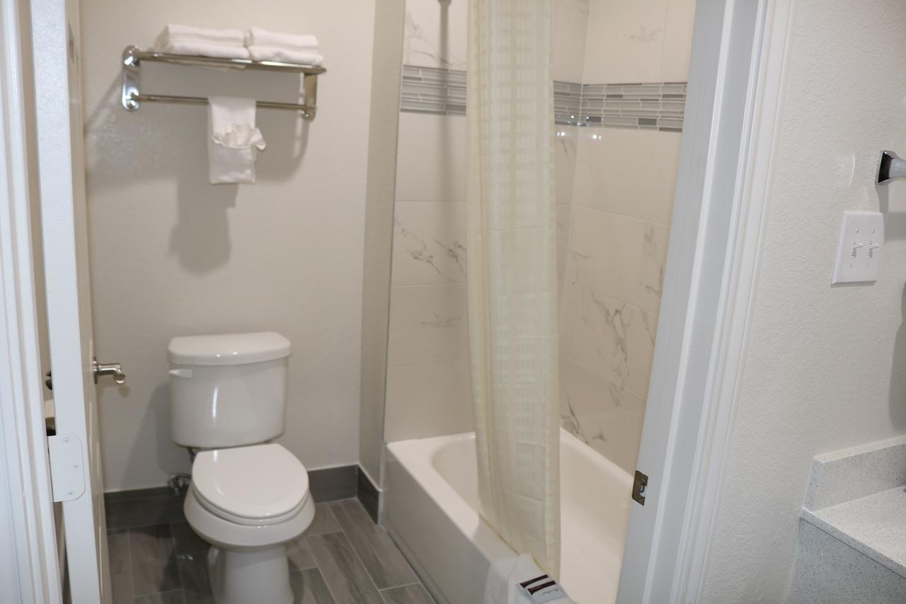 Scottish Inn & Suites - Iah Airport Хъмбъл Екстериор снимка
