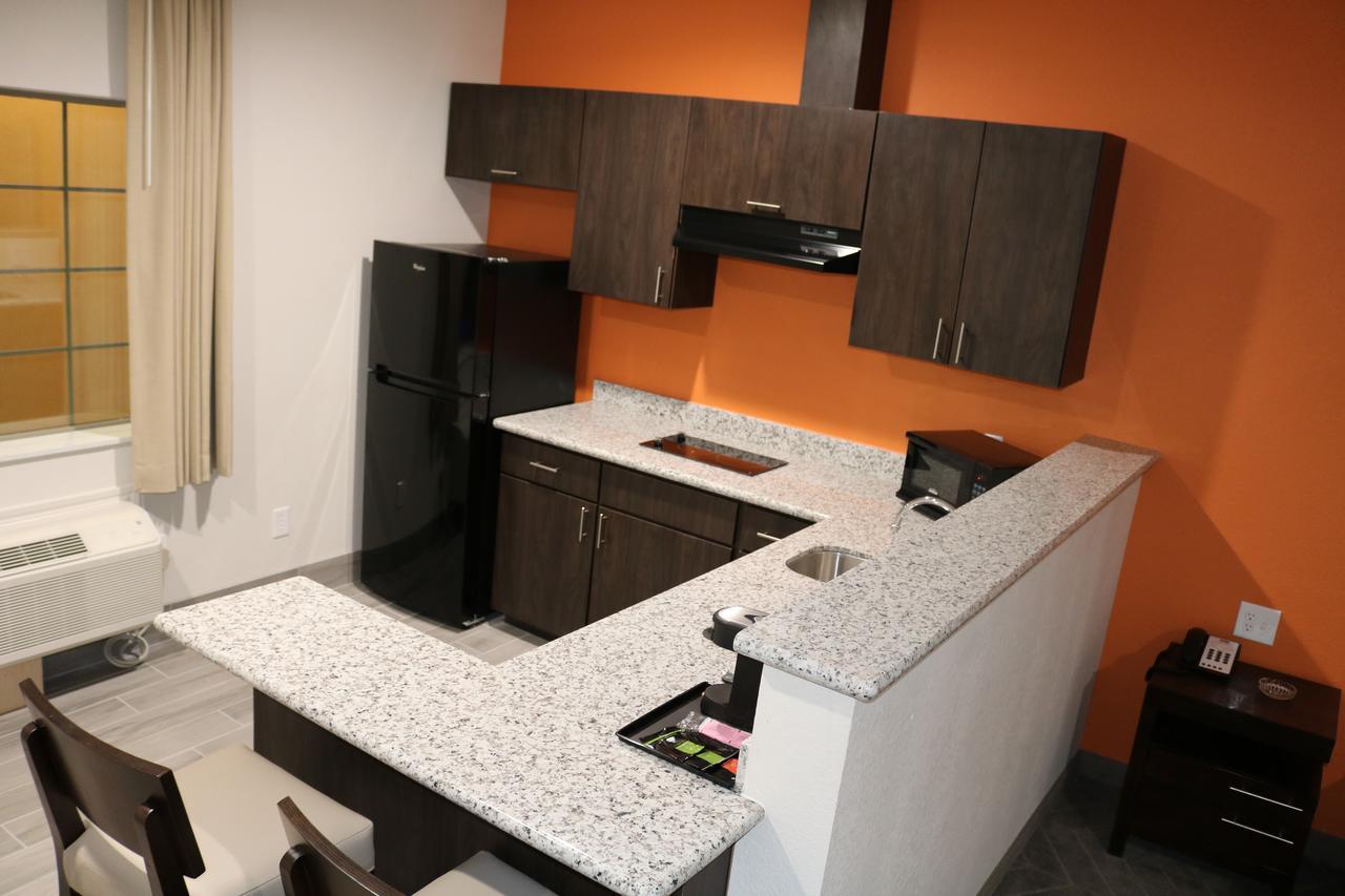 Scottish Inn & Suites - Iah Airport Хъмбъл Екстериор снимка