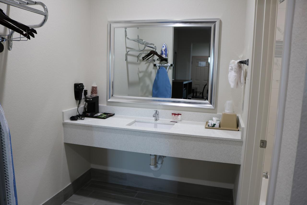 Scottish Inn & Suites - Iah Airport Хъмбъл Екстериор снимка