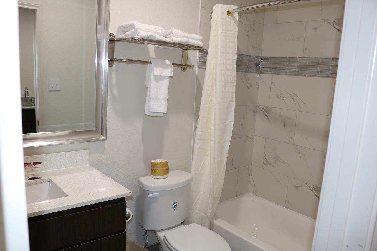 Scottish Inn & Suites - Iah Airport Хъмбъл Екстериор снимка