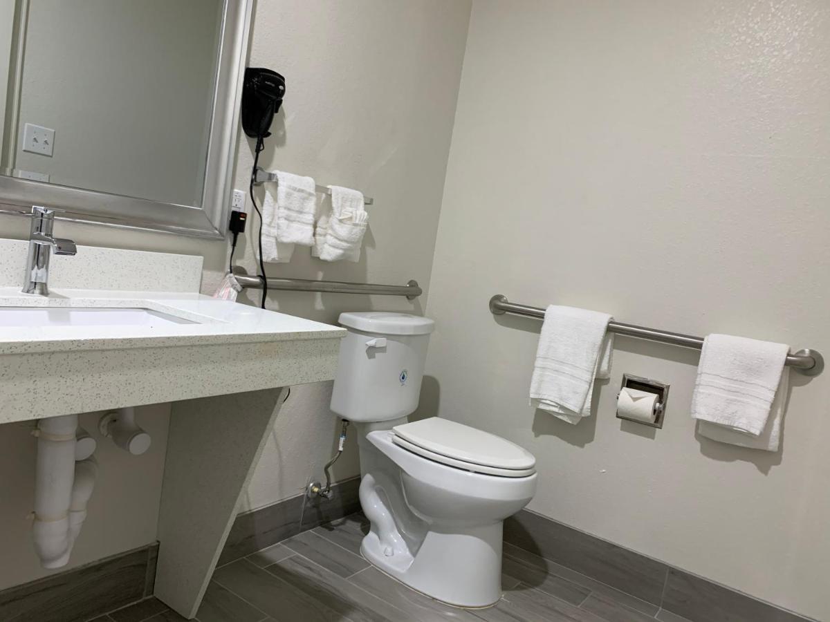 Scottish Inn & Suites - Iah Airport Хъмбъл Екстериор снимка
