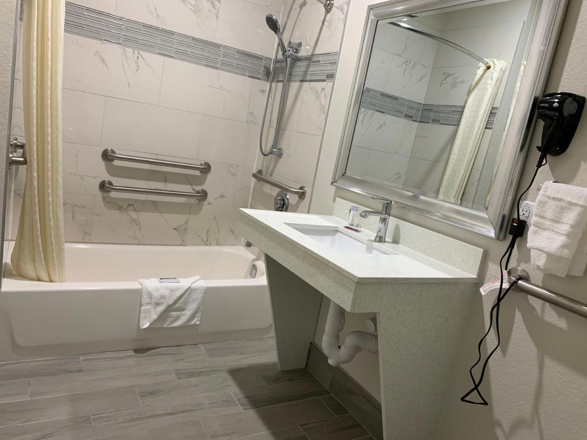 Scottish Inn & Suites - Iah Airport Хъмбъл Екстериор снимка